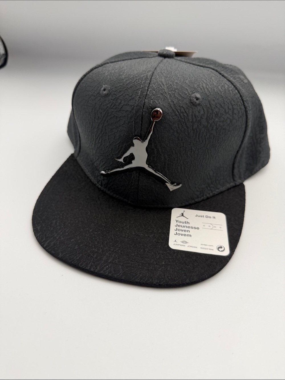 Nike Black Metallic Jumpman Snapback Hat Youth Size - Picture 1 of 7